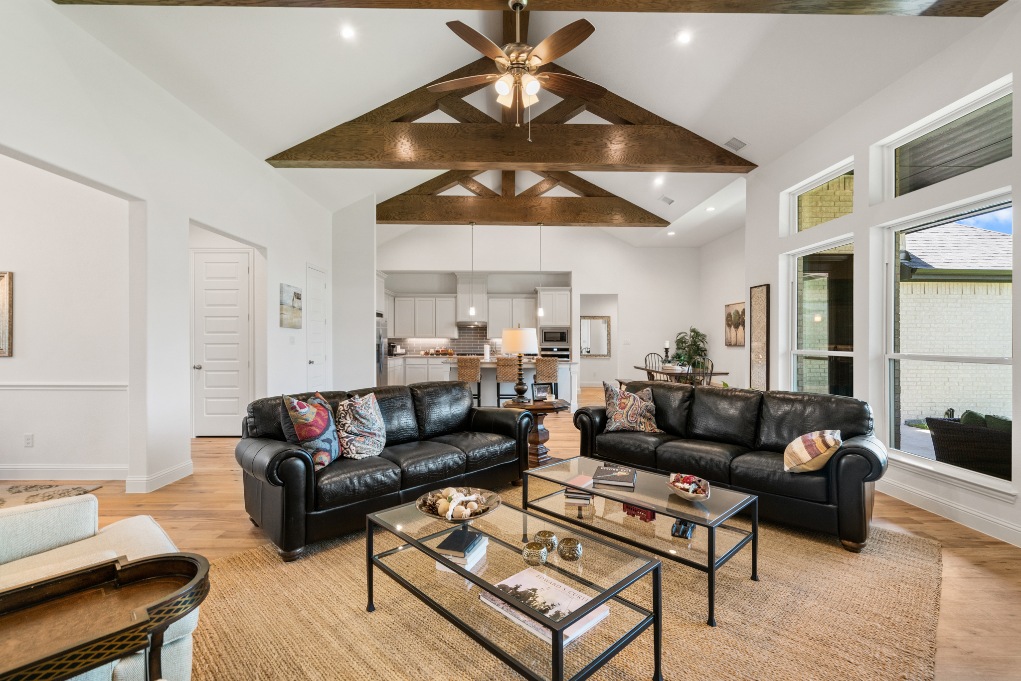 Dallas/Ft. Worth - Devonshire Living Rooms Image